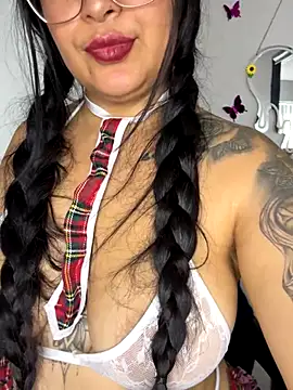 Snapshot of latina_curvy22 chatting on September 25, 5:52 pm latina curvy22 online show from September 25, 5:52 pm