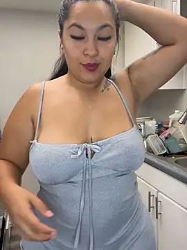 Snapshot of latina_curvy22 chatting on September 18, 7:17 pm latina curvy22 online show from September 18, 7:17 pm