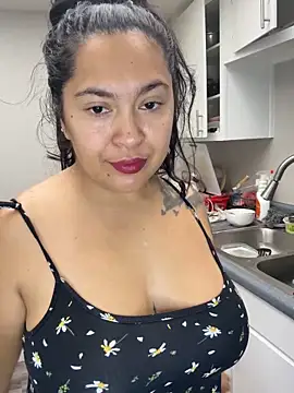 Snapshot of latina_curvy22 chatting on September 23, 9:55 pm latina curvy22 online show from September 23, 9:55 pm