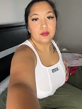 Snapshot of latina_curvy22 chatting on September 21, 10:04 pm latina curvy22 online show from September 21, 10:04 pm