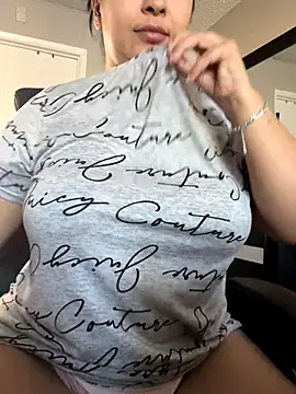 Snapshot of latina_curvy22 chatting on November 23, 11:15 pm latina curvy22 online show from November 23, 11:15 pm