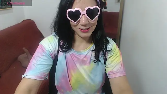 Snapshot of danna_zuluaga chatting on October 16, 12:24 pm danna zuluaga online show from October 16, 12:24 pm