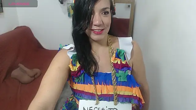 Snapshot of danna_zuluaga chatting on October 17, 12:29 pm danna zuluaga online show from October 17, 12:29 pm