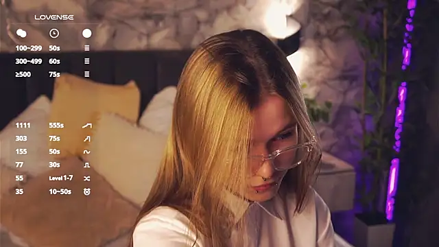 LynHillaire online show from April 15, 12:42 pm