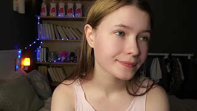 LynHillaire online show from February 16, 11:20 am