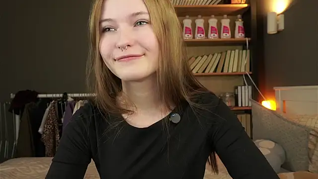 LynHillaire online show from February 14, 11:21 am