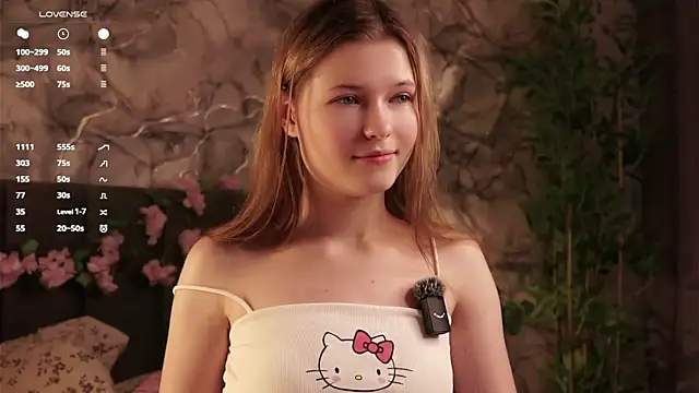 Snapshot of LynHillaire chatting on June 12, 12:47 pm LynHillaire online show from June 12, 12:47 pm