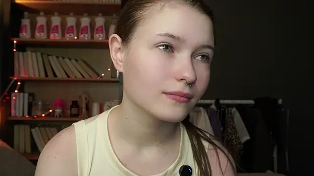 LynHillaire online show from February 13, 11:43 am