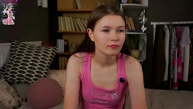 Snapshot of LynHillaire chatting on November 30, 11:11 am LynHillaire online show from November 30, 11:11 am