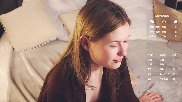 LynHillaire online show from April 19, 6:10 pm