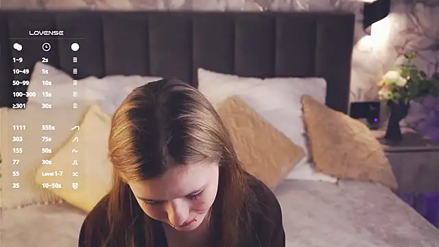 LynHillaire online show from April 19, 1:12 pm