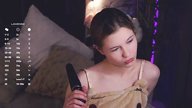 LynHillaire online show from April 30, 12:56 pm