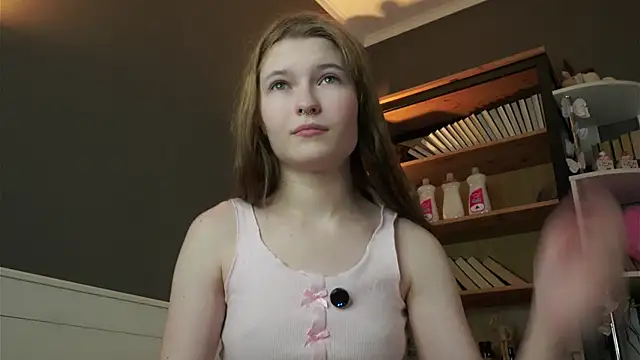 LynHillaire online show from February 6, 11:06 am