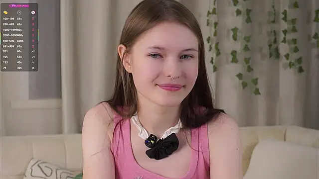 Snapshot of LynHillaire chatting on November 9, 10:08 am LynHillaire online show from November 9, 10:08 am