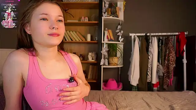 LynHillaire online show from December 5, 11:09 am