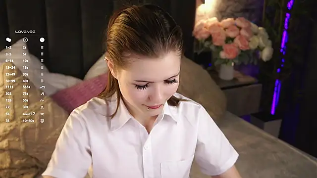LynHillaire online show from May 4, 2:53 pm