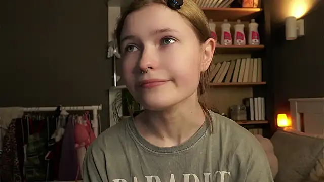 LynHillaire online show from February 8, 11:08 am