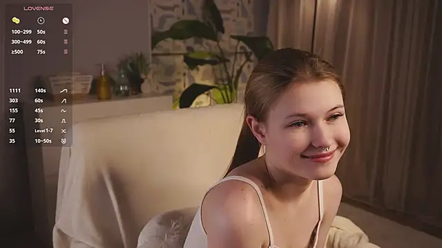 LynHillaire online show from April 4, 12:34 pm