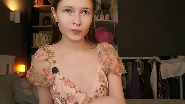 LynHillaire online show from February 1, 11:19 am