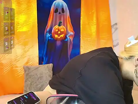 Snapshot of megganfoxxy chatting on October 20, 2:02 am megganfoxxy online show from October 20, 2:02 am