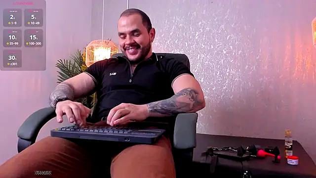 Snapshot of Hershell_Fit chatting on October 7, 7:37 pm Hershell Fit online show from October 7, 7:37 pm
