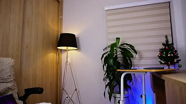 Snapshot of Erick_Thompsonx chatting on December 13, 8:04 pm Erick Thompsonx online show from December 13, 8:04 pm