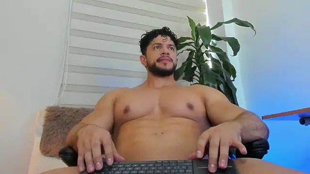 Snapshot of Erick_Thompsonx chatting on July 18, 7:33 pm Erick Thompsonx online show from July 18, 7:33 pm