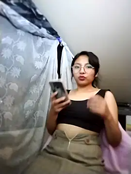 Snapshot of Regina_Shine chatting on November 7, 3:33 am Regina Shine online show from November 7, 3:33 am