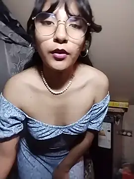 Snapshot of Regina_Shine chatting on August 4, 2:38 am Regina Shine online show from August 4, 2:38 am