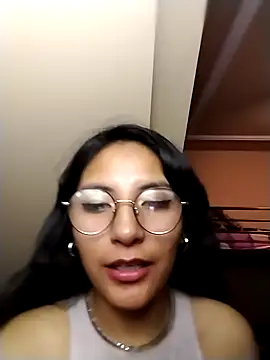 Snapshot of Regina_Shine chatting on December 14, 8:31 am Regina Shine online show from December 14, 8:31 am
