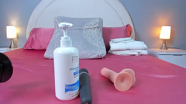 emilytowzen online show from March 26, 7:23 pm