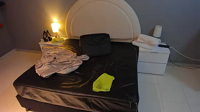 emilytowzen online show from March 8, 2:04 am