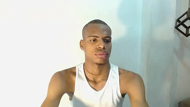 Snapshot of criss_zuri chatting on October 9, 11:33 am criss zuri online show from October 9, 11:33 am