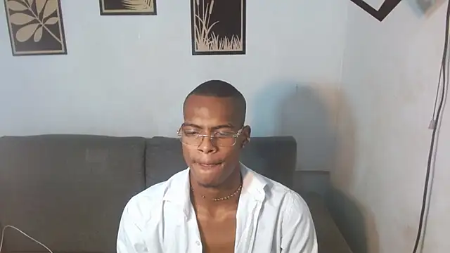 Snapshot of criss_zuri chatting on September 26, 11:28 am criss zuri online show from September 26, 11:28 am