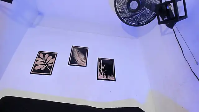 criss zuri online show from February 11, 12:05 pm