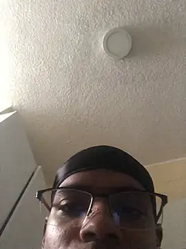 criss zuri online show from January 14, 1:04 pm