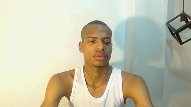 Snapshot of criss_zuri chatting on October 4, 11:34 am criss zuri online show from October 4, 11:34 am