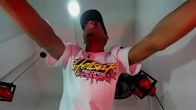 criss zuri online show from April 23, 12:11 pm