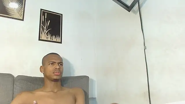 Snapshot of criss_zuri chatting on October 10, 11:55 am criss zuri online show from October 10, 11:55 am