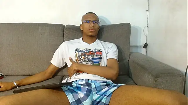 criss zuri online show from October 27, 11:55 am