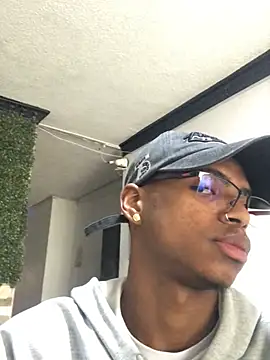 criss zuri online show from February 16, 1:21 pm