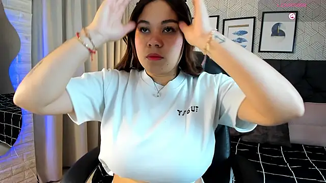 sophie  blare online show from March 20, 7:15 pm