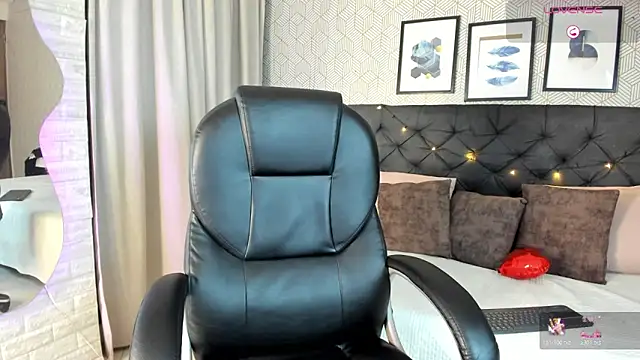 sophie  blare online show from March 11, 2:55 pm