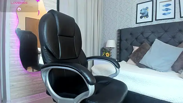 Snapshot of sophie__blare chatting on September 19, 7:18 pm sophie blare online show from September 19, 7:18 pm