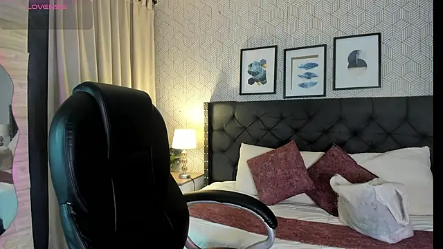 Snapshot of sophie__blare chatting on June 19, 7:20 pm sophie blare online show from June 19, 7:20 pm