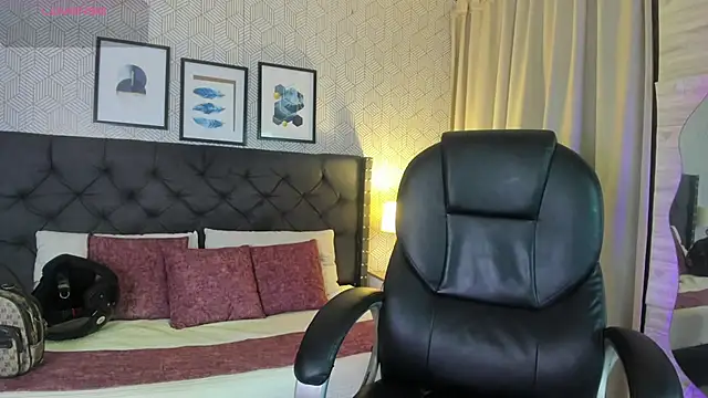 Snapshot of sophie__blare chatting on July 17, 7:00 pm sophie blare online show from July 17, 7:00 pm