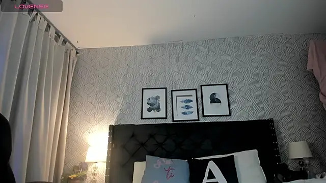 Snapshot of sophie__blare chatting on April 29, 7:31 pm sophie blare online show from April 29, 7:31 pm