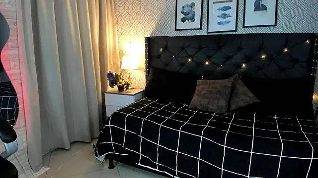 sophie  blare online show from February 13, 7:14 pm