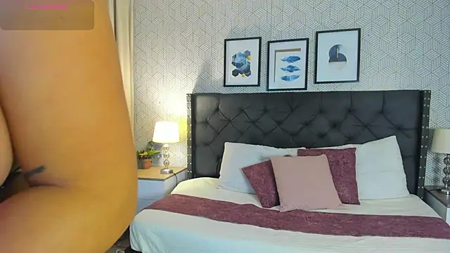 Snapshot of sophie__blare chatting on July 4, 6:34 pm sophie blare online show from July 4, 6:34 pm