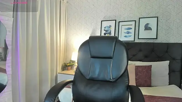 Snapshot of sophie__blare chatting on July 8, 6:08 pm sophie blare online show from July 8, 6:08 pm